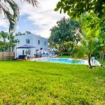 Stunning Historic Villa With Jacuzzi Heated Pool And Resort Style Backyard
