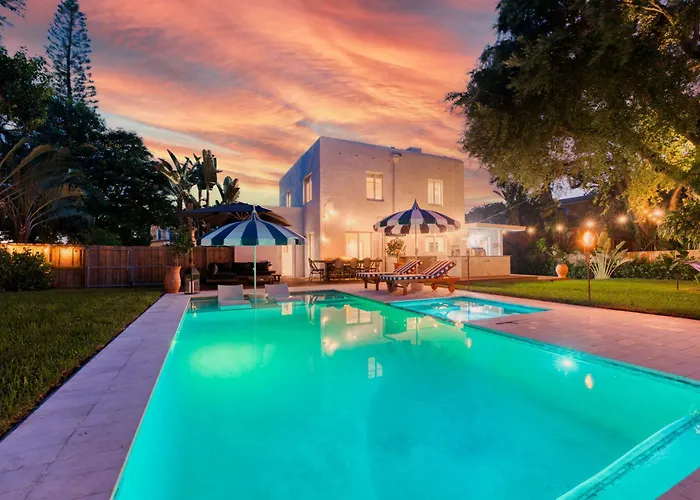 Stunning Historic Villa With Jacuzzi Heated Pool And Resort Style Backyard