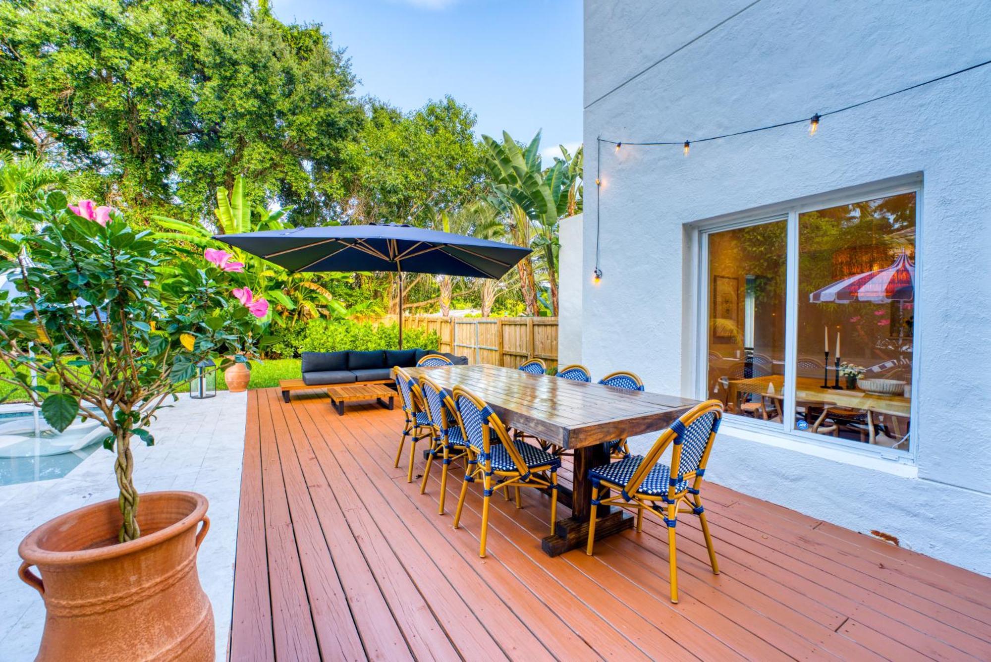 Stunning Historic With Jacuzzi Heated Pool And Style Backyard Villa *