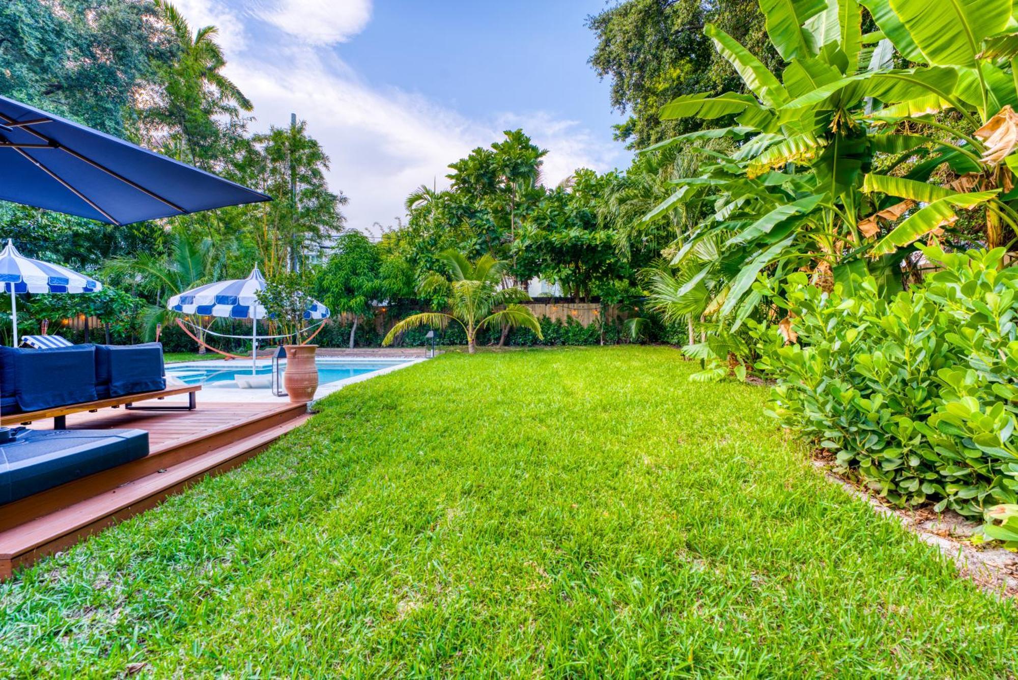 Villa Stunning Historic With Jacuzzi Heated Pool And Style Backyard