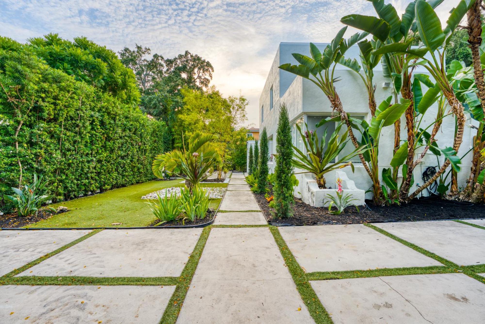 Stunning Historic With Jacuzzi Heated Pool And Style Backyard Miami
