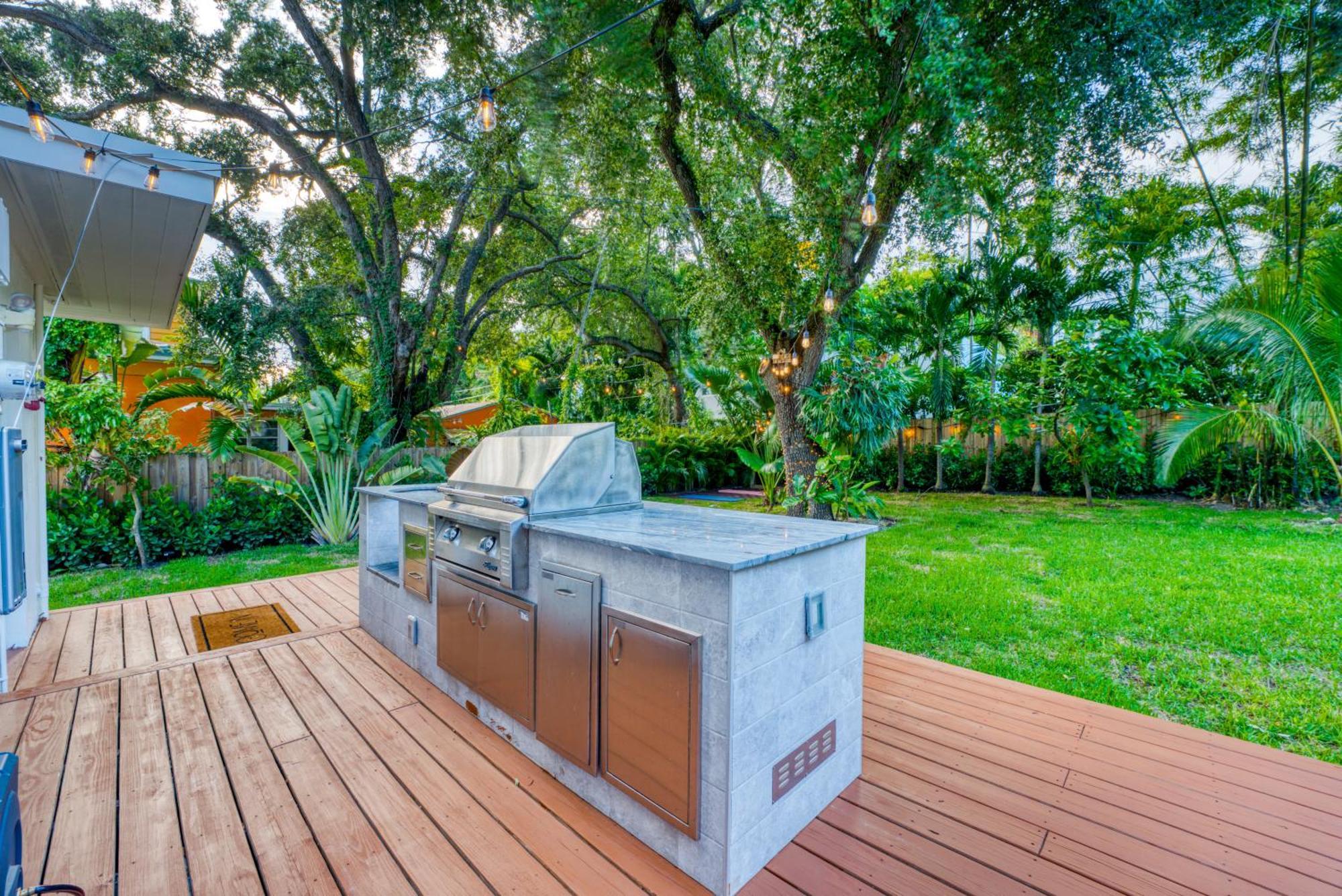Stunning Historic With Jacuzzi Heated Pool And Style Backyard * Miami