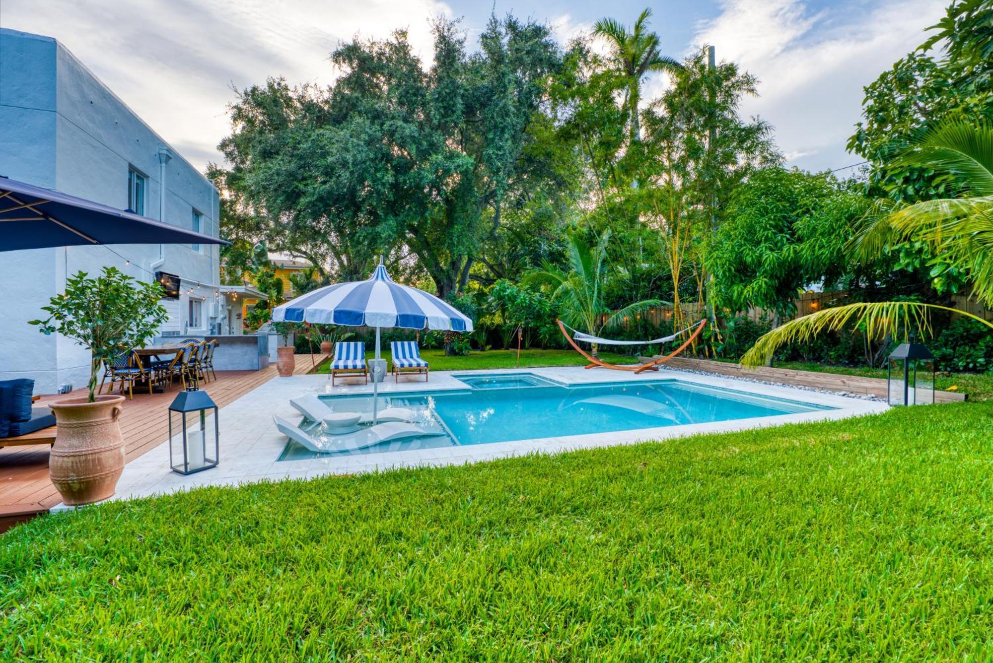 Stunning Historic With Jacuzzi Heated Pool And Style Backyard
