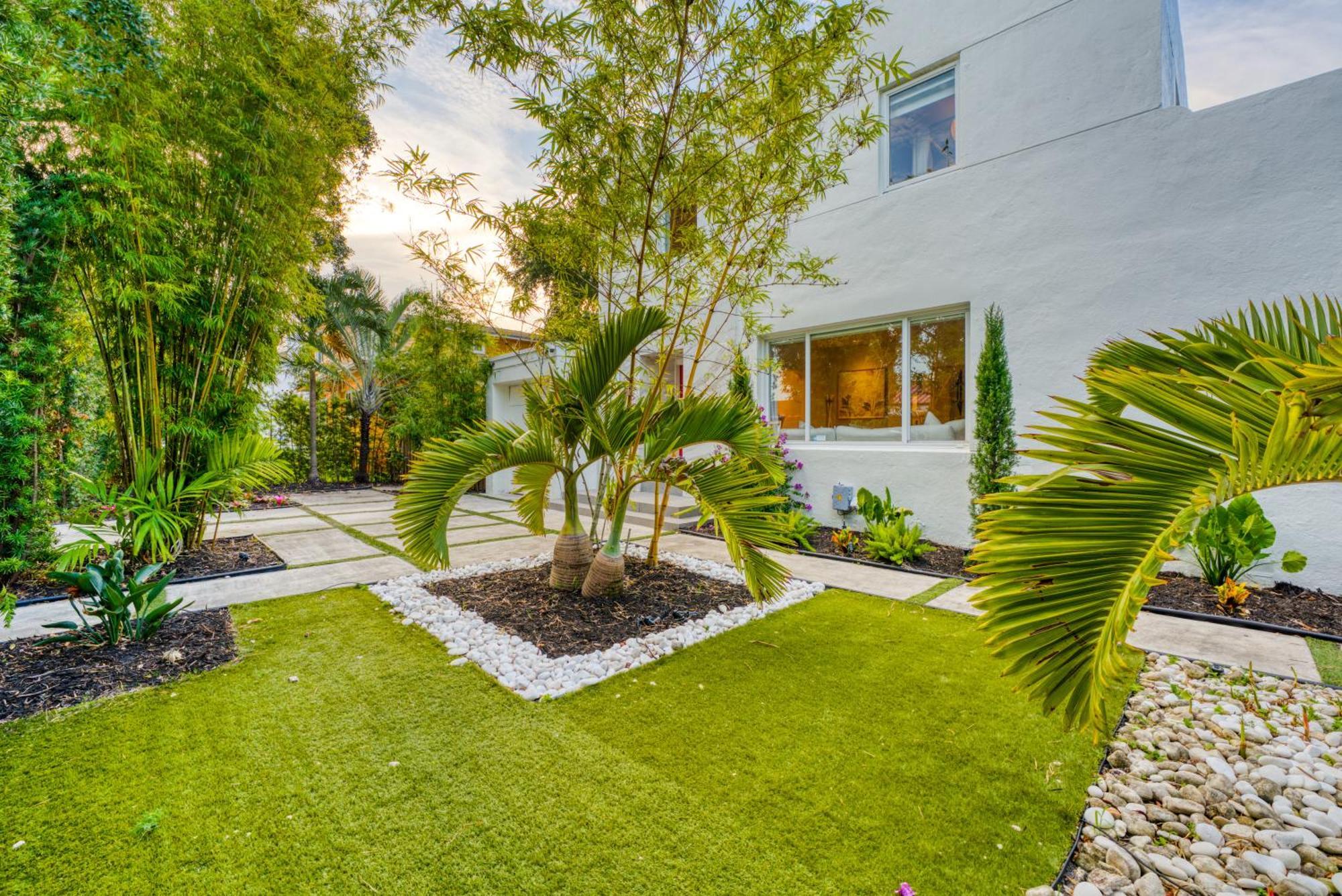 Villa Stunning Historic With Jacuzzi Heated Pool And Style Backyard *