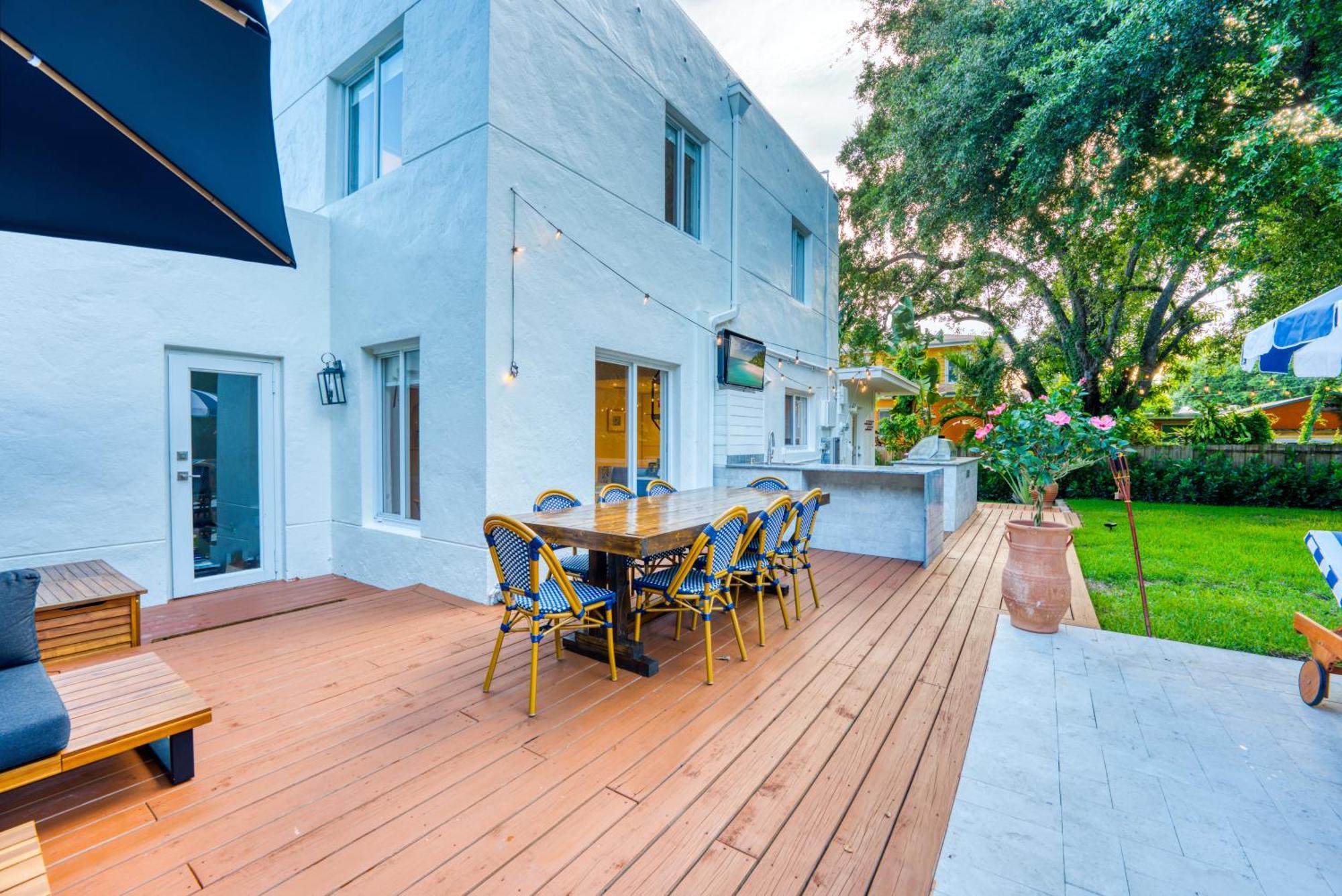 Stunning Historic With Jacuzzi Heated Pool And Style Backyard *