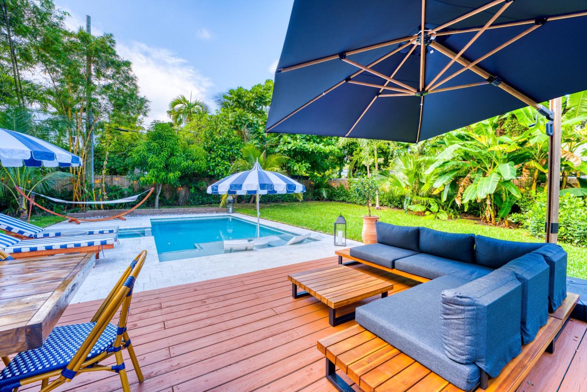 Villa Stunning Historic With Jacuzzi Heated Pool And Style Backyard *