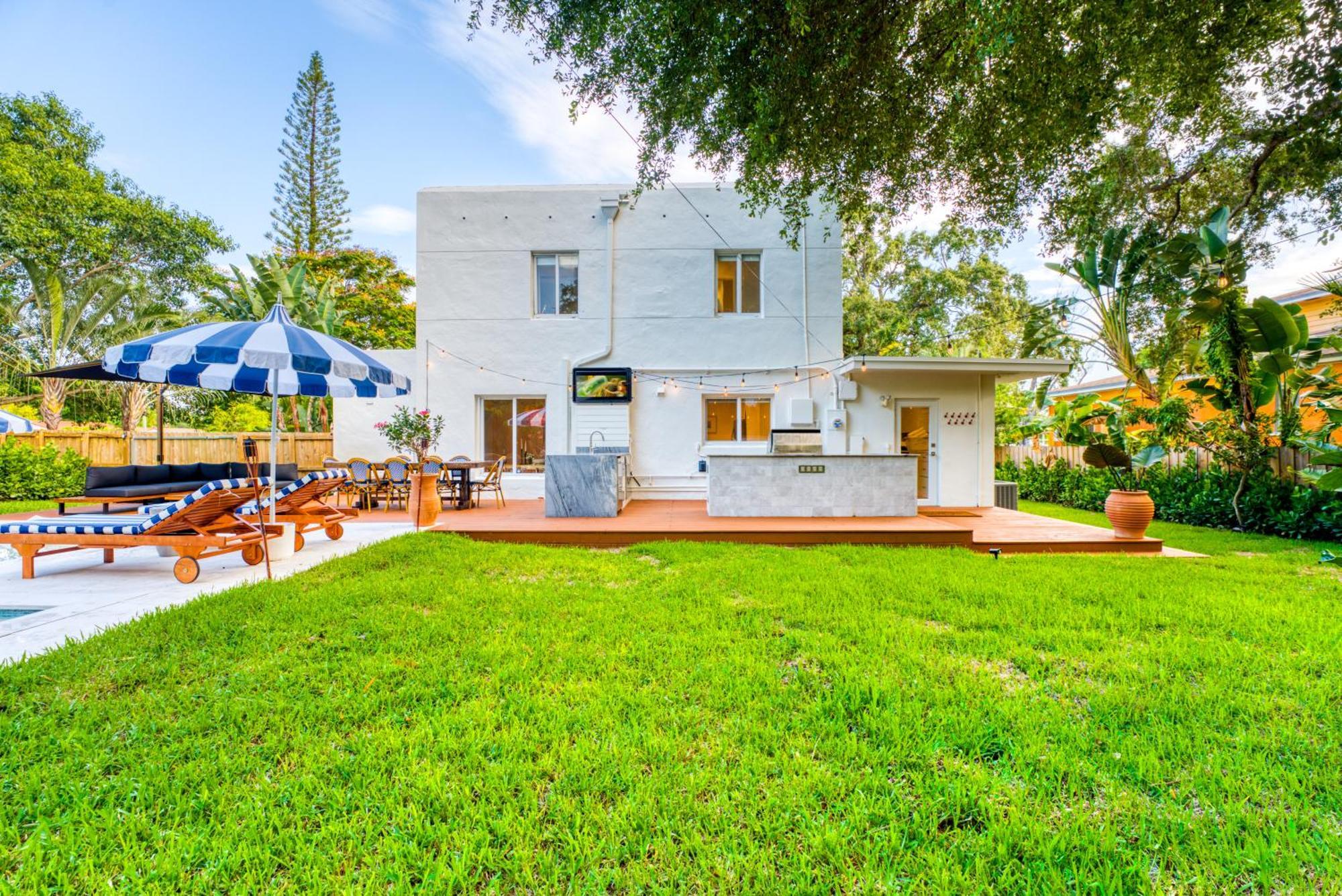 Stunning Historic With Jacuzzi Heated Pool And Style Backyard Miami