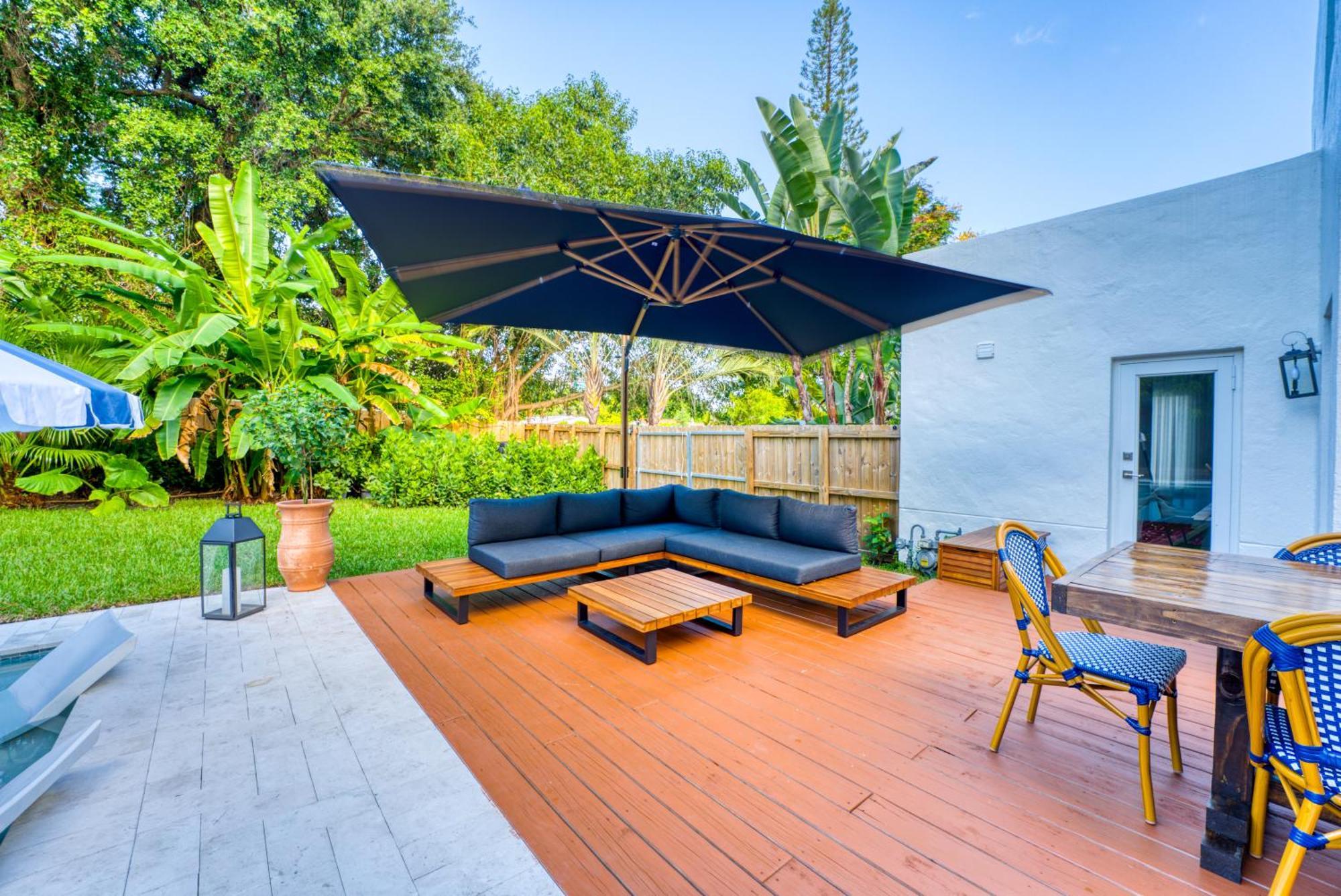 Stunning Historic With Jacuzzi Heated Pool And Style Backyard Villa *