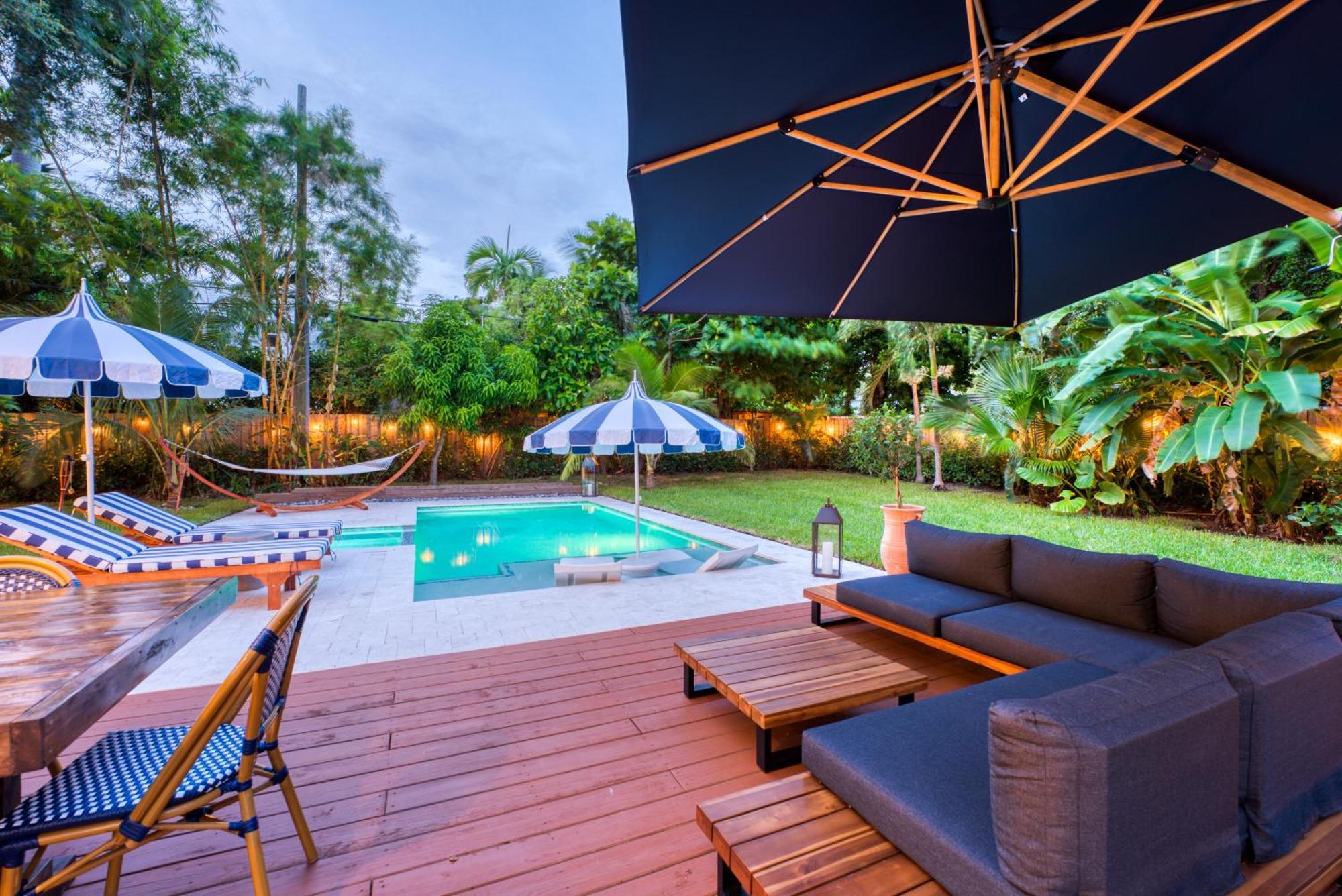 Stunning Historic With Jacuzzi Heated Pool And Style Backyard Villa *