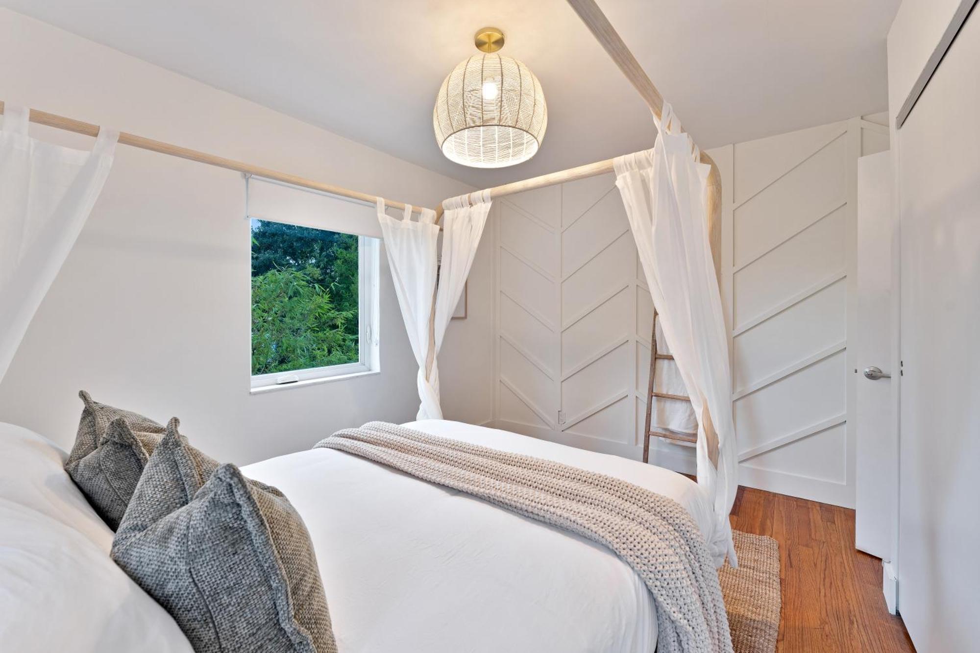 Stunning Historic With Jacuzzi Heated Pool And Style Backyard *
