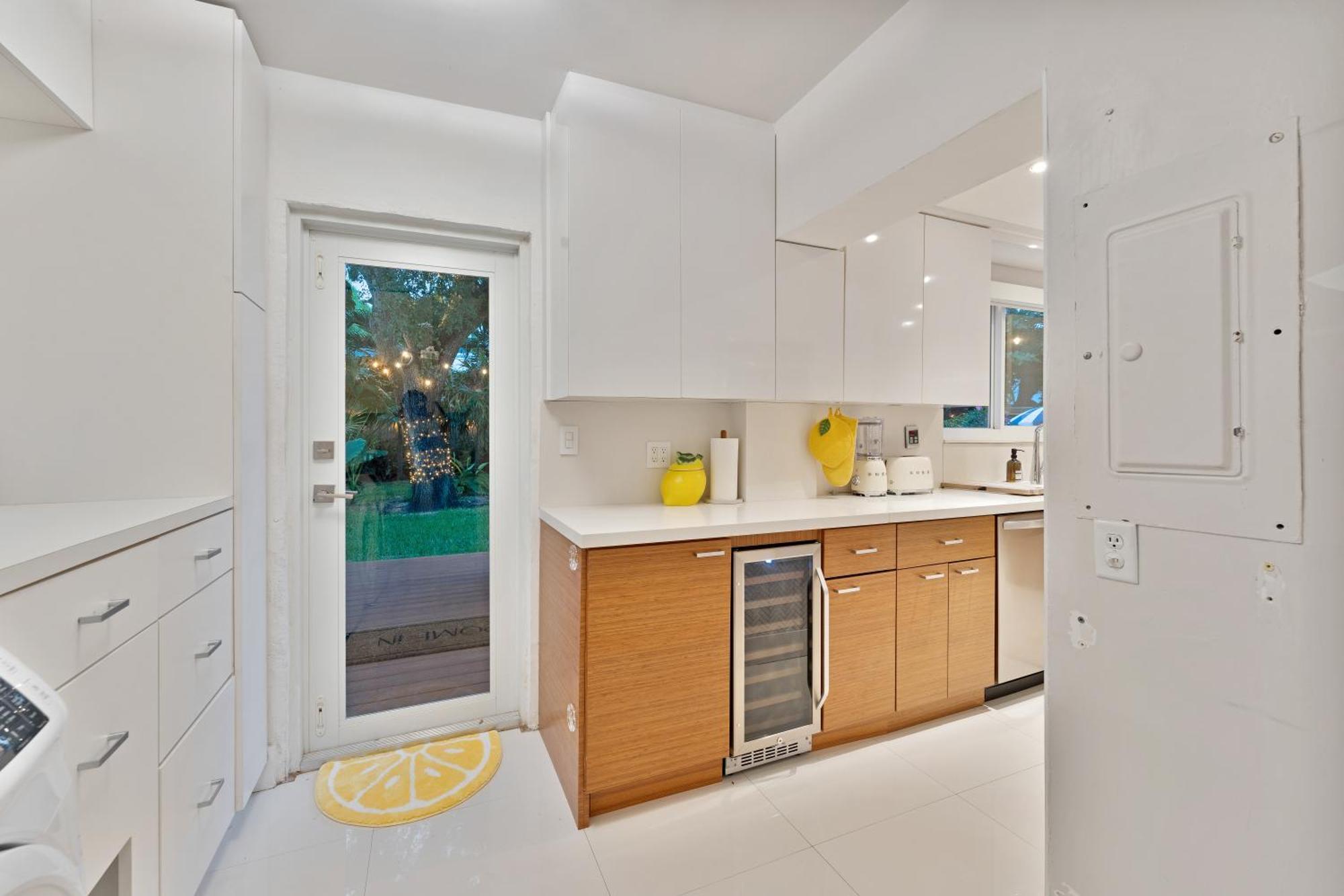 Villa Stunning Historic With Jacuzzi Heated Pool And Style Backyard